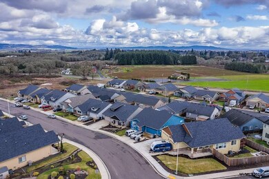 519 NE Fern Ave, Dallas, OR 97338 - photo 3