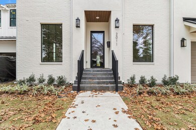 2011 Gardenia Dr, Houston, TX 77018 - photo 2