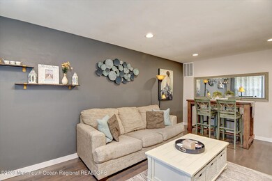05-Living & Dining Room