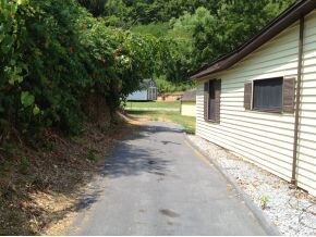 254 Weaver Hollow Rd, Johnson City, TN 37601 - photo 3