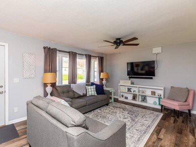 1429 62nd St, Des Moines, IA 50311 - photo 2