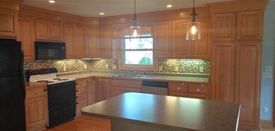 4866 Irish Ln, Fitchburg, WI 53711 - photo 2