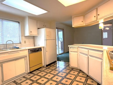 61060 Kings Ln unit 107, Bend, OR 97702 - photo 6