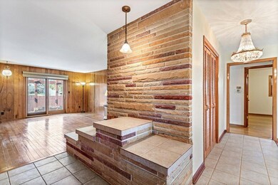 4463 Lauraland Drive East-4.jpg-SMALL