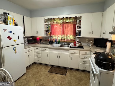 1825 Lyle Ave, Atlanta, GA 30337 - photo 6