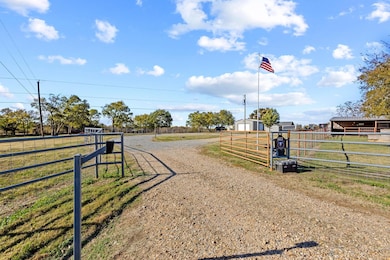 602 N Water St, Savoy, TX 75479 - photo 2