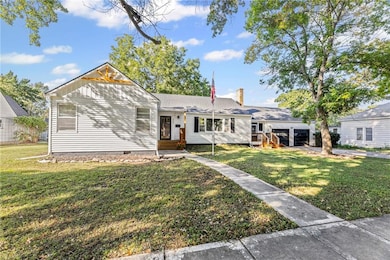 227 W 2nd Ave, Garnett, KS 66032 - photo 3