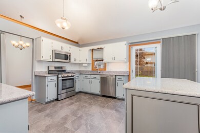 16517 Spangler Rd, Plainfield, IL 60586 - photo 4