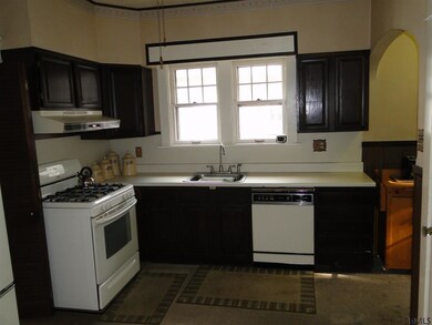 39 Holmes Ct, Albany, NY 12209 - photo 5