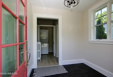 92 Pemberwick Rd unit Upstairs, Greenwich, CT 06831 - photo 4