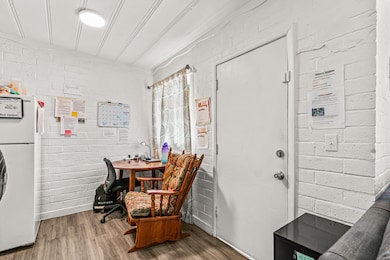 1048 W 13th St, Medford, OR 97501 - photo 6