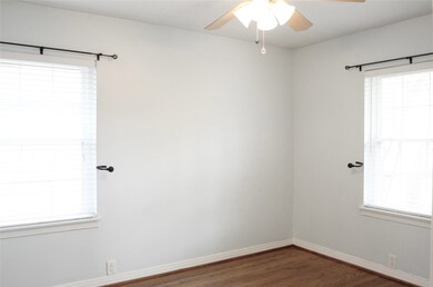 1135 W 30th St, Houston, TX 77018 - photo 5