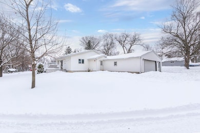 507 11th St SE, Waverly, IA 50677 - photo 2