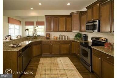 7214 Flame Leaf Ct, Clinton, MD 20735 - photo 5