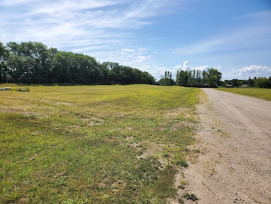 1104 Brown St, Milnor, ND 58060 - photo 6