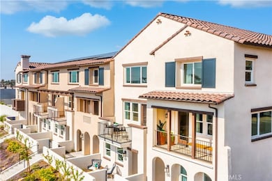 121 Evergreen Ln, Claremont, CA 91711 - photo 2