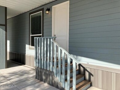 SHR59 Outside Front steps and door