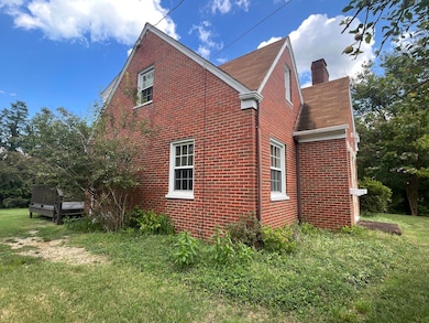 826 Red Ln, Salem, VA 24153 - photo 2