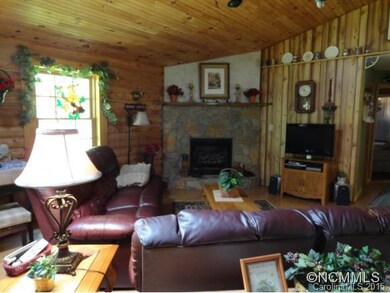 GREAT ROOM W/FIREPLACE