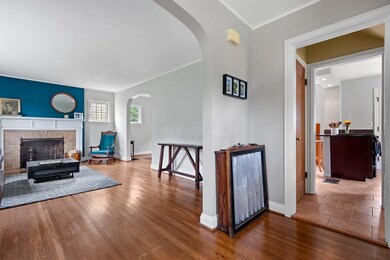 461 E North Broadway Street-6-SMALL