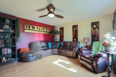 12-Living-Room-[lhenderson]
