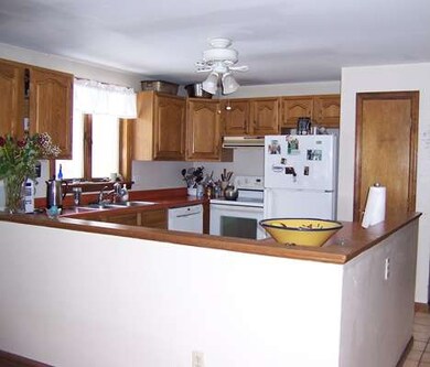 182 King St, Groveland, MA 01834 - photo 7