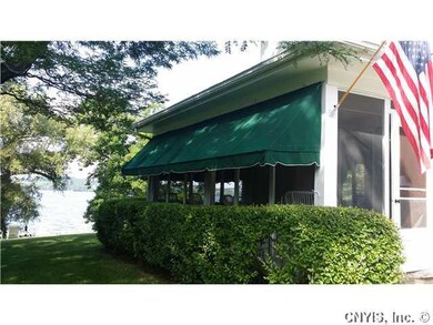 Porch - Screened Lakefront lawn surrounds