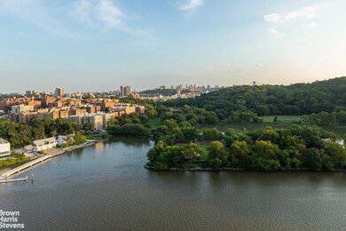 The Blue Building unit 11K, Bronx, NY 10463 - photo 3
