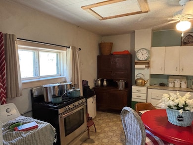 811 Colbert Ave, Springer, NM 87747 - photo 6