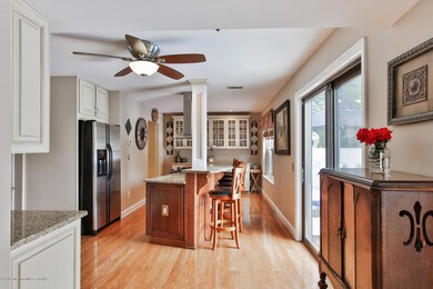 17 Emory St Howell NJ 07731-large-018-26
