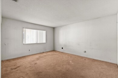048-436390- bedroom (2)