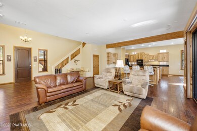 006_Living Room