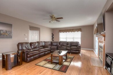 2320 Loop Rd, Algonquin, IL 60102 - photo 4