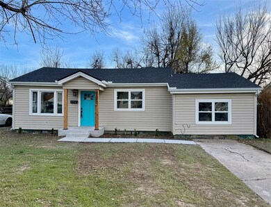 View of front of house featuring a front lawn