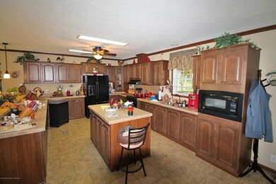 Huge Kitchen w/island