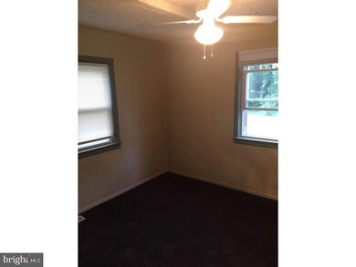 1086 Lexington Dr, Woodbury, NJ 08096 - photo 3