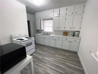 2548 E Grand Ave, Des Moines, IA 50317 - photo 3