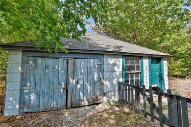 1321 E Tennie St, Gainesville, TX 76240 - photo 3