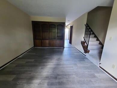 5076 Godown Rd unit B, Columbus, OH 43220 - photo 3