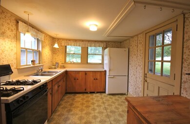 8696 Pomfret Rd, Pomfret, VT 05084 - photo 5