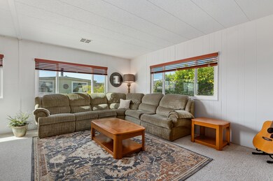 08 - Living Area