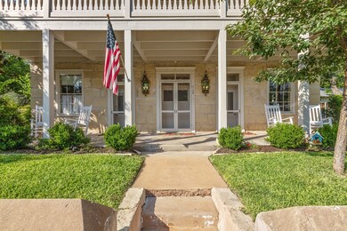 112 E Schubert St, Fredericksburg, TX 78624 - photo 2