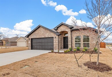 1105 Holly St, Cleburne, TX 76033 - photo 2