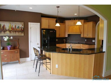 Kitchen. Granite and Tile floor