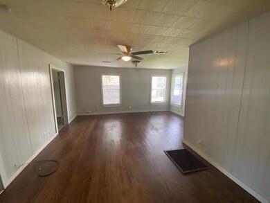 625 SW 3rd St, Grand Prairie, TX 75051 - photo 3