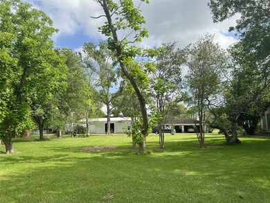 2020 Lundy Ln, Friendswood, TX 77546 - photo 3