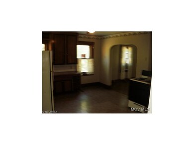 KITCHEN TO DINING ROOM