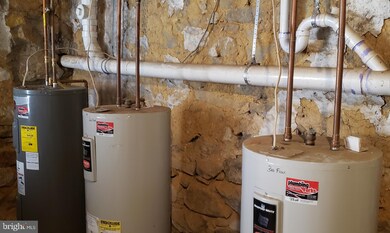 1532 Mineral Spring Rd, Reading, PA 19602 - photo 7