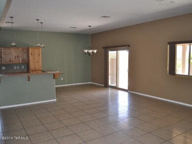 022-213572 GREAT ROOM