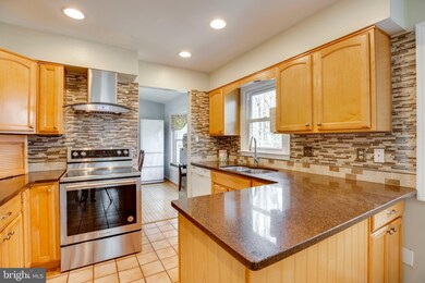 4302 Birch Pond Ln, Fairfax, VA 22033 - photo 7